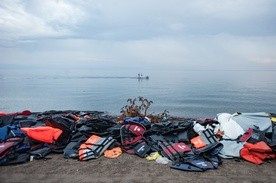 "Papież uchodźców" poleci na Lesbos