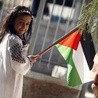 Młodzież w Palestynie modli się o pokój