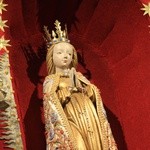 Skępe. Cudowna figura Matki Bożej Brzemiennej, którą od 1498 roku opiekują się bernardyni, koronowana w 1755 roku