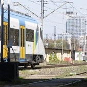 Koleje Śląskie są spóźnialskie. Potwierdza to Urząd Transportu Kolejowego i pasażerowie pociągów