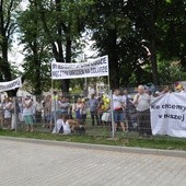 Protest mieszkańców Ciółkowa i okolic w czasie Święta Policji w Płocku w lipcu ub.r.