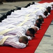 Episkopat Belgii proponuje wyświęcanie żonatych mężczyzn