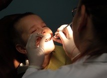 Pszczyna: stomatolodzy pobierali opłatę za znieczulenie zęba, choć nie mieli do tego prawa