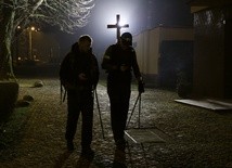 Chorzów. Nocna droga krzyżowa dla mężczyzn z Klimzowca do Piekar Śląskich