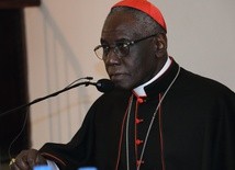 Kardynał Sarah: żaden sobór, żaden synod nie może wymyślić kapłaństwa kobiet
