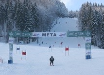 Powoli ruszają kolejne stacje narciarskie