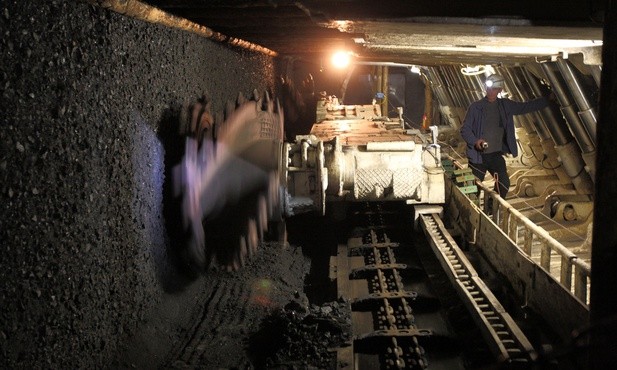 Uratowano 20 górników uwięzionych pod ziemią