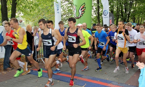 Zakonnik-maratończyk „wybiegał” w 2021 roku ok. 135 tys. euro na cele charytatywne