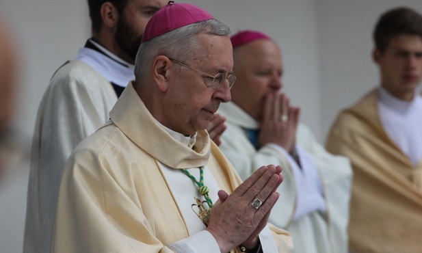 Przewodniczący KEP prosi wiernych w Polsce o modlitwę o zdrowie dla papieża