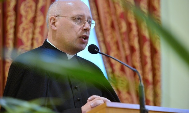 Sekretarz Komisji Wychowania KEP: Kłamstwo o podwyżkach dla katechetów