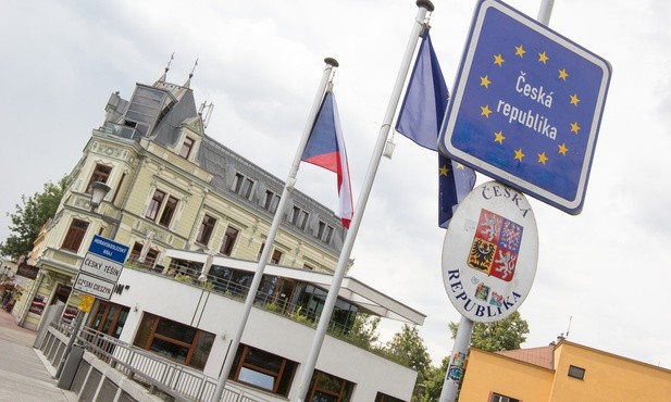 Czechy i Słowacja zaostrzają restrykcje. Szczególnie mocno dotkną niezaszczepionych