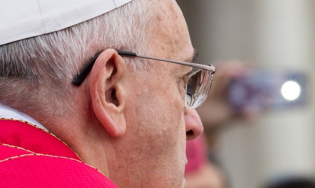 Papież o zamachach w Kabulu i Monachium