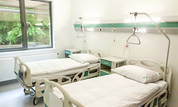 Ministerstwo Zdrowia: W kraju jest 7575 wolnych łóżek dla pacjentów z covid-19 oraz 513 respiratorów