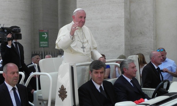 Kard. Maradiaga: pogłoski o rezygnacji papieża to „tania telenowela”