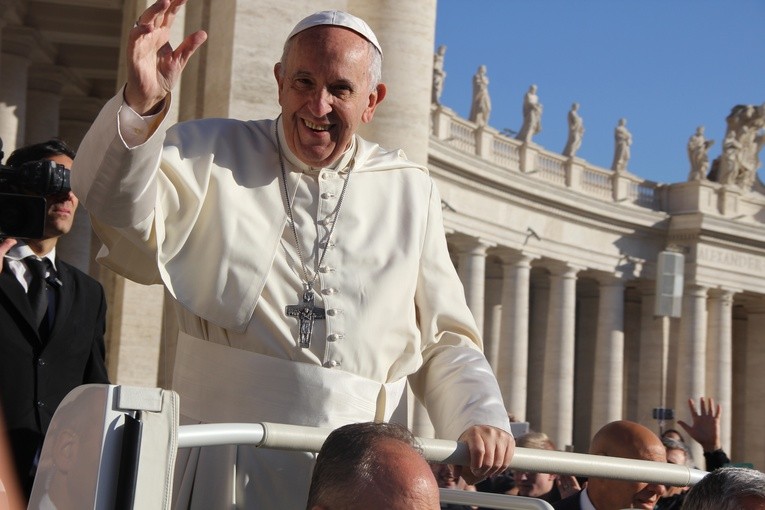 Papież podziękował za troskę, jaką otoczono go w klinice Gemelli