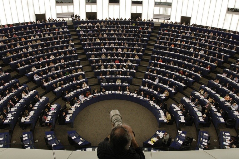 Eurodeputowani chcą większych składek do budżetu UE