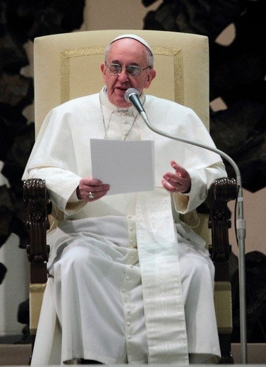 Papież przestrzega przed manipulowaniem różnicą płci i jej zacieraniem