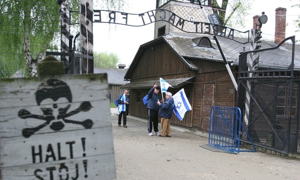 "Polskie obozy koncentracyjne" wymyślili funkcjonariusze wywiadu RFN