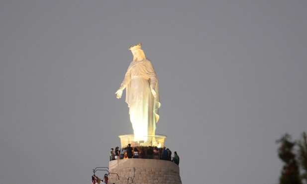 Posąg Maryi w libańskiej Harisie