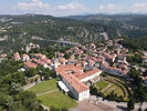 Chorwacja  05 - 07 06 2024

Narodowe Sanktuarium Maryjne na przedmieściach Rijeki.  Chorwacki Nazaret - najstarsze i najsłynniejsze sanktuarium maryjne w zachodniej Chorwacji położone na wzgórzu, na którym pojawił się Święty Dom Nazaretański w 1291, cudownie przeniesiony przez aniołów.  N/z widok z drona na bazylikę 

FOTO:HENRYK PRZONDZIONO /FOTO GOŚĆ