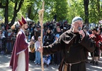 Bielsko Biała 27 04 2025

Park Słowackiego. Widowisko hstoryczne, warsztaty rzemieślinicze, pokazy historyczne, Prezentacja rekonstruktorów "Wojownicy Światów".Inscenizacja koronacji Bolesława Chrobrego.

FOTO:HENRYK PRZONDZIONO /FOTO GOŚĆ