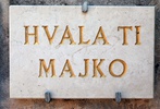 Chorwacja  05 - 07 06 2024

Narodowe Sanktuarium Maryjne na przedmieściach Rijeki.  Chorwacki Nazaret - najstarsze i najsłynniejsze sanktuarium maryjne w zachodniej Chorwacji położone na wzgórzu, na którym pojawił się Święty Dom Nazaretański w 1291, cudownie przeniesiony przez aniołów.  N/z kaplica wotywna podziękowania i prośby

FOTO:HENRYK PRZONDZIONO /FOTO GOŚĆ