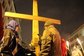 Akademicka Droga Krzyżowa z modlitwą za Ukrainę