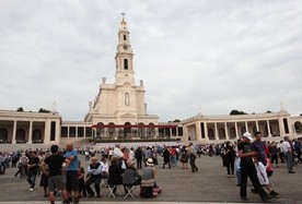 45 tys. pielgrzymów przybędzie pieszo na spotkanie z papieżem w Fatimie