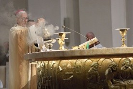 Abp. Wiktor Skworc podczas celebracji