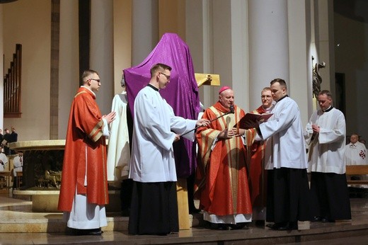 Liturgia Wielkiego Piątku w katedrze Chrystusa Króla