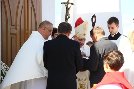 Poświęcenie kościoła w Nowym Chechle