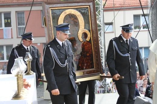 Pułtusk. Msza św. na rozpoczęcie nawiedzenia. Cz. 1