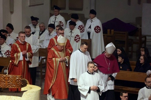 Liturgia Wielkiego Piątku w katedrze Chrystusa Króla