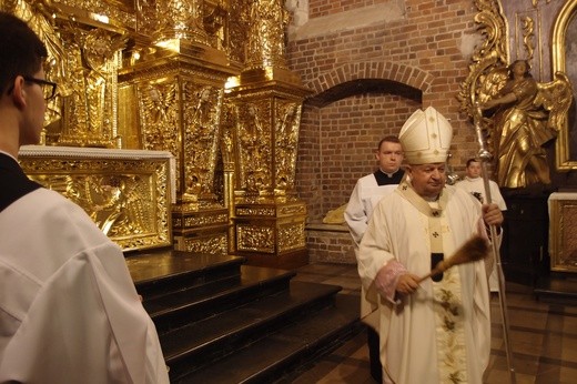 Poświęcenie ołtarza w kościele Bożego Ciała