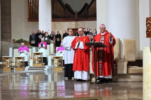 Wielki Piątek w katedrze Chrystusa Króla