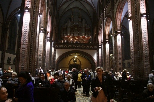 Liturgia Wigilii Paschalnej w gliwickiej katedrze