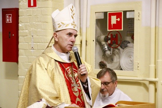 Bierzmowanie w więzieniu w Lublińcu