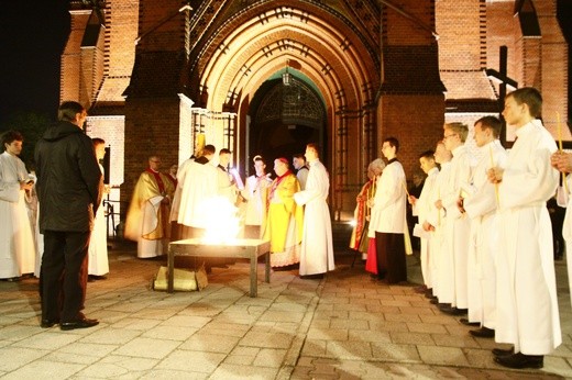 Liturgia Wigilii Paschalnej w gliwickiej katedrze
