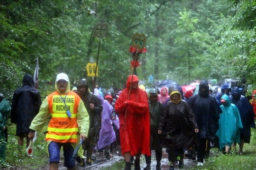 Pielgrzymka na Jasną Górę. Pierwszy dzień cz. 1