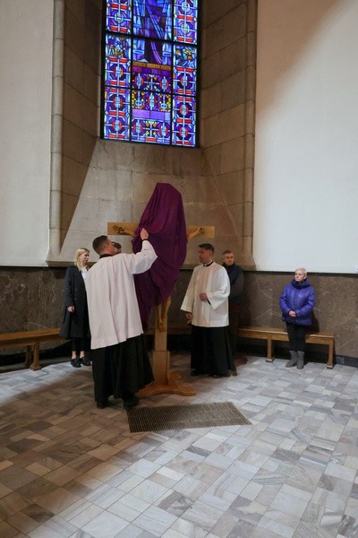 Wielki Piątek w katedrze Chrystusa Króla