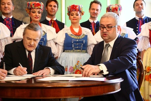 Podpisanie umowy o wspólnym prowadzeniu ZPiT "Śląsk"