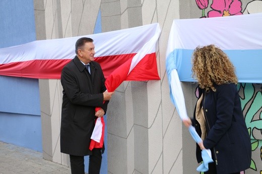 Płońsk. Odsłonięcie muralu Ben Guriona