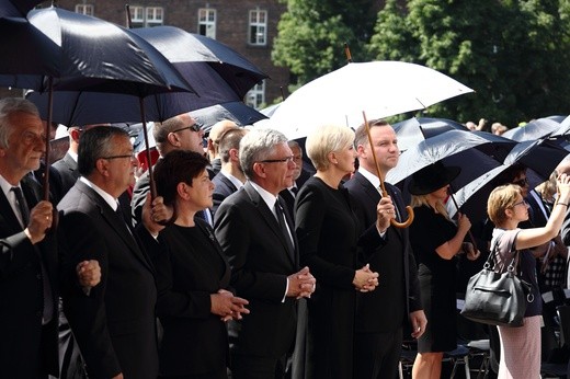 Kard. Macharski spoczął na Wawelu