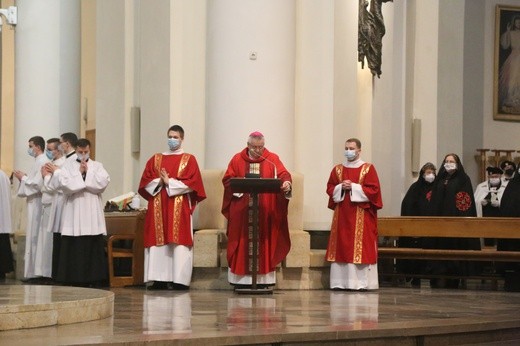 Katowice. Liturgia Wielkiego Piątku w katedrze