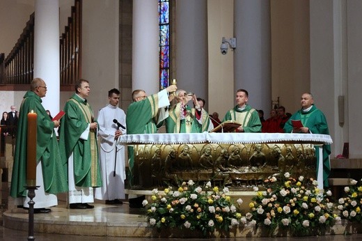 Pracownicy ochrony zdrowia w katedrze