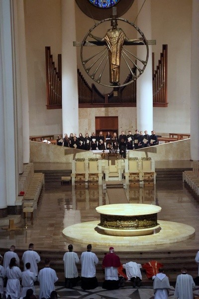 Liturgia Wielkiego Piątku w katedrze Chrystusa Króla