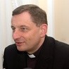 Bp Zadarko: W chrześcijańskiej tradycji są i obrona granic i pomoc humanitarna