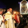 Bp Grzegorz Kaszak poświęcił figurę Matki Bożej w Popowie Parcelach