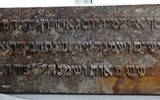 XIX-wieczna żydowska macewa odkopana na jednej z posesji w Płońsku