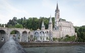 Biskup Lourdes: trzeba usunąć mozaiki ks. Rupnika, ale na razie zostaną